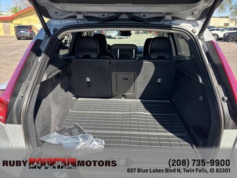 Used 2024 Volvo XC40 B5 Ultimate w/ Protection Package Premier image 25