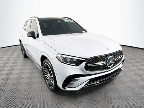 Used 2025 Mercedes-Benz GLC 300 4MATIC image 3