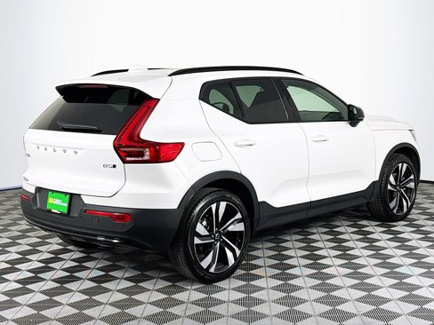 Used 2025 Volvo XC40 B5 Plus image 10