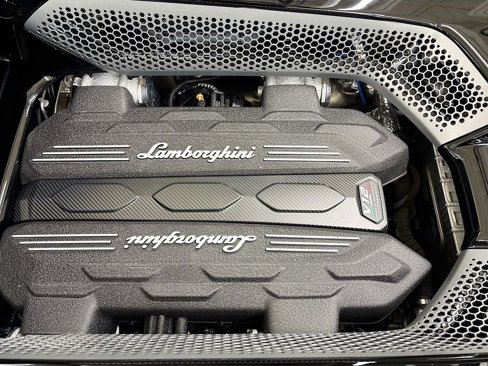 Used 2024 Lamborghini Revuelto image 31