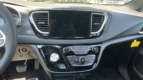 New 2026 Chrysler Voyager LX image 27