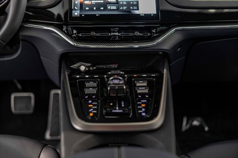 Used 2025 Aston Martin DBX 707 image 42