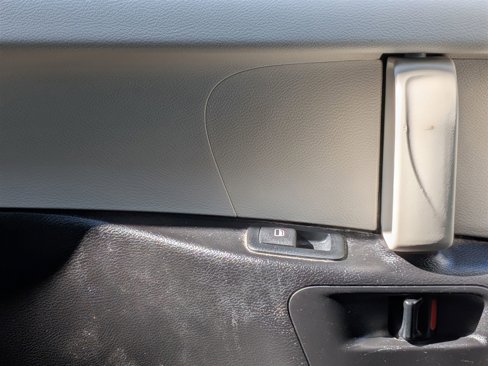 Used 2019 Chrysler Pacifica Touring-L image 27