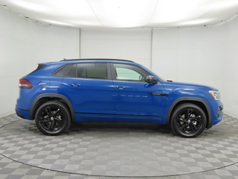 New 2026 Volkswagen Atlas Cross Sport SEL R-Line image 4