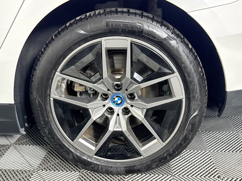 Used 2025 BMW i5 eDrive40i image 36