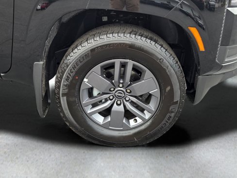 Used 2025 Nissan Frontier SV image 4