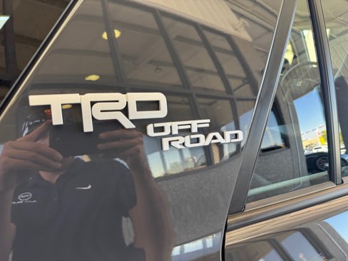 Used 2024 Toyota 4Runner TRD Off-Road Premium image 32