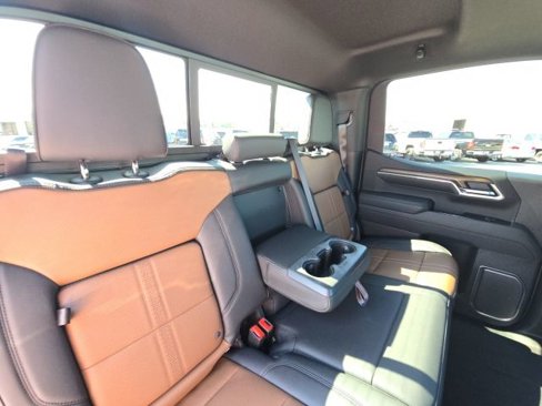 Used 2025 Chevrolet Silverado 1500 High Country image 16