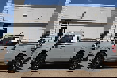 Certified 2023 Ford Maverick XLT image 3