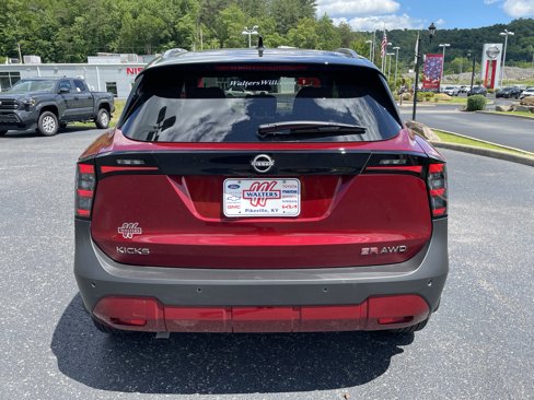 Used 2025 Nissan Kicks SR w/ Illumination Package image 4