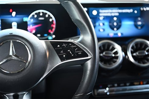 Used 2024 Mercedes-Benz GLB 250 image 35