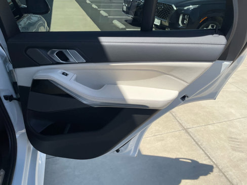 New 2026 BMW X5 xDrive40i w/ M Sport Package image 18
