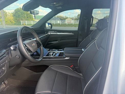 Used 2025 Cadillac Escalade Sport w/ Touring Package image 9