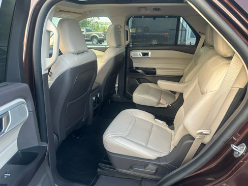 Used 2020 Ford Explorer Platinum w/ Premium Technology Package image 12