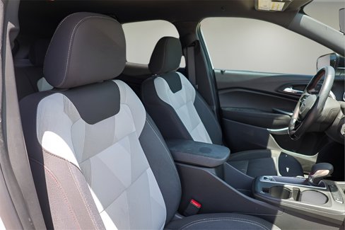Used 2025 Chevrolet Trax RS image 17
