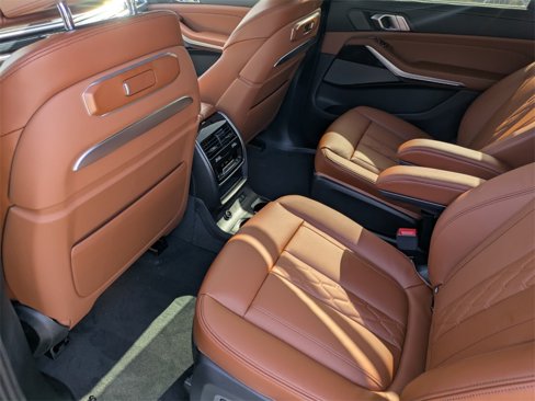 New 2026 BMW X7 M60i image 9