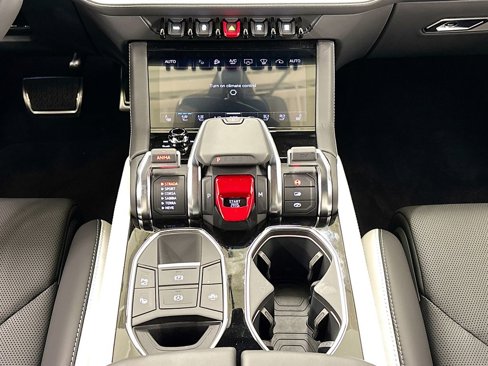 Used 2025 Lamborghini Urus SE image 13