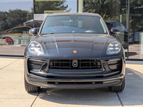 Certified 2025 Porsche Macan image 6