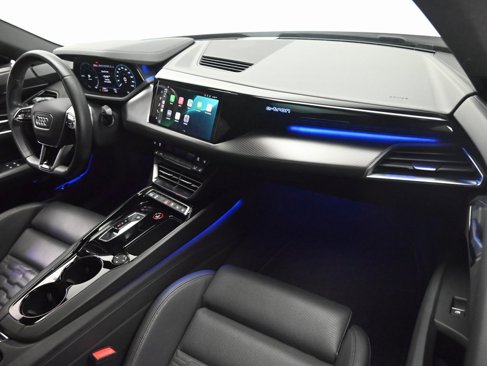 Used 2022 Audi e-tron GT Prestige image 7