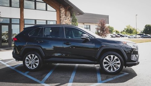 Used 2021 Toyota RAV4 XLE Premium image 27