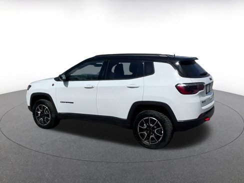 Used 2025 Jeep Compass Trailhawk image 9