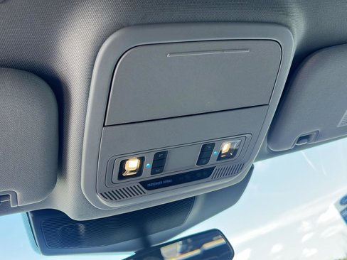 Used 2022 Ford Explorer XLT image 34