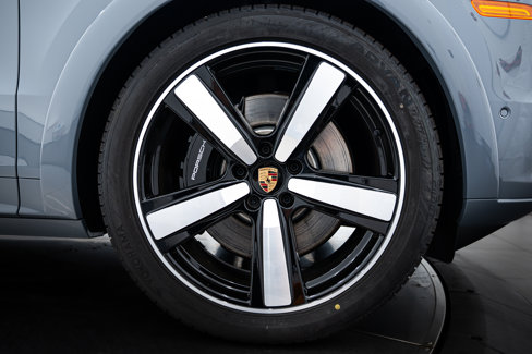 New 2025 Porsche Cayenne GTS image 11
