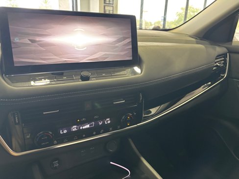 Used 2025 Nissan Rogue SL w/ SL Premium Package image 36