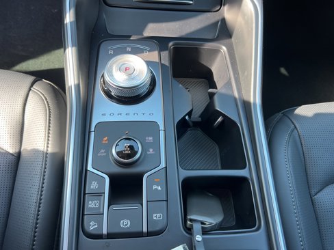 Certified 2025 Kia Sorento EX image 17