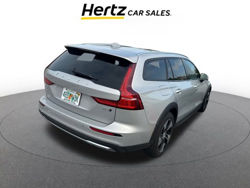 Used 2025 Volvo V60 B5 Cross Country Plus image 6