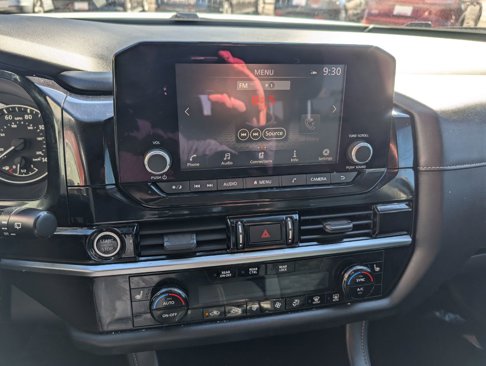 Used 2022 Nissan Pathfinder SV image 23