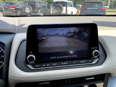 Certified 2025 Nissan Rogue SV image 19
