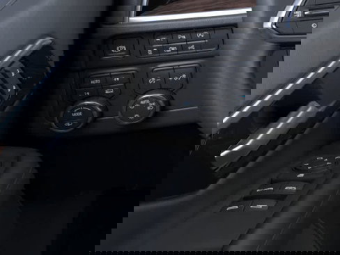 New 2025 Chevrolet Suburban LS image 22