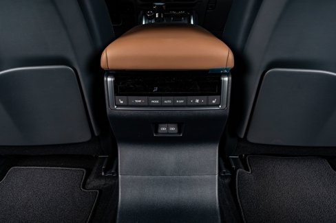 Used 2025 Lexus GX 550 w/ Cold Area Package image 33