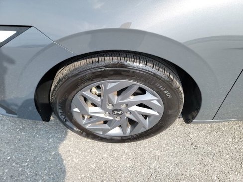 Used 2024 Hyundai Elantra SEL image 11