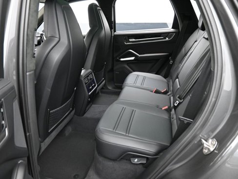 New 2025 Porsche Cayenne Turbo image 27