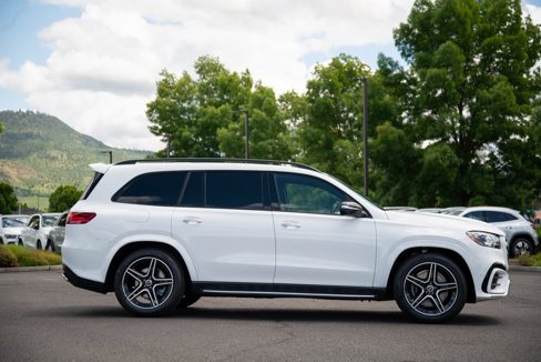 Used 2025 Mercedes-Benz GLS 450 4MATIC image 5