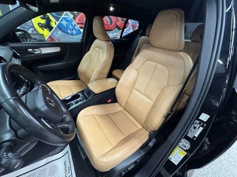 Used 2019 Volvo XC40 T5 Momentum image 11