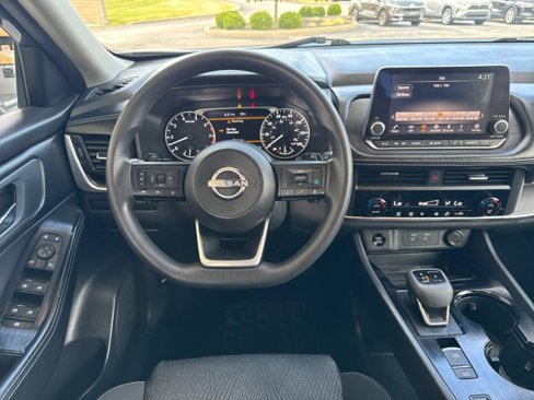 Used 2024 Nissan Rogue SV image 8