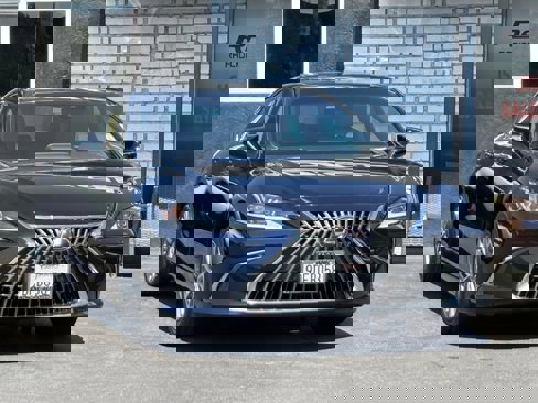 Used 2022 Lexus ES 300h image 2
