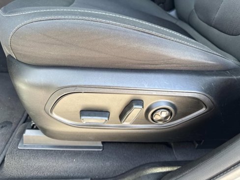 Used 2023 Jeep Grand Cherokee L Laredo image 10