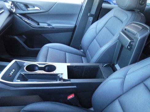 Used 2025 Chevrolet Equinox LT w/ Convenience Package II image 16