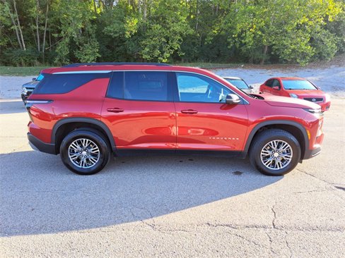 Used 2024 Chevrolet Traverse LT w/ Trailering Package image 6