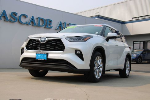 Used 2023 Toyota Highlander Limited image 2