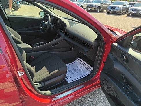 Used 2025 Hyundai Elantra Sport image 18