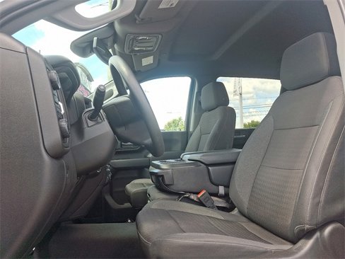 Used 2024 Chevrolet Silverado 2500 Custom w/ Custom Value Package image 13