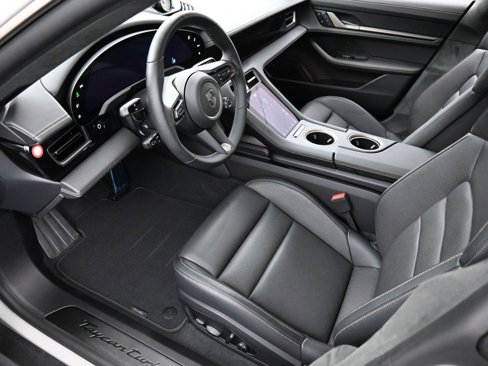 New 2025 Porsche Taycan Turbo image 4