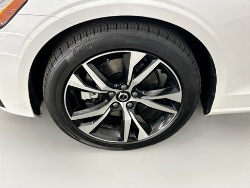 Used 2025 Volvo S60 B5 Core image 11