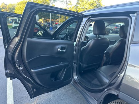 Used 2019 Jeep Compass Latitude image 25