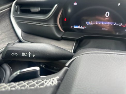 Used 2024 Jeep Grand Cherokee Limited image 45